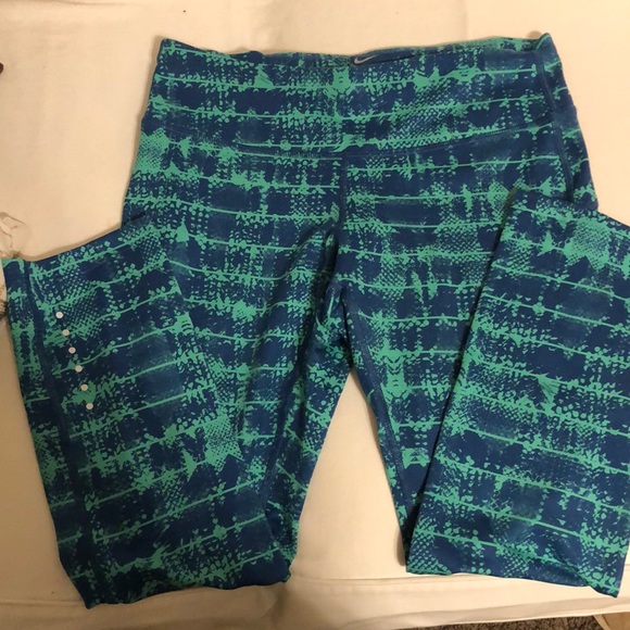 Nike DRI-FIT Capris